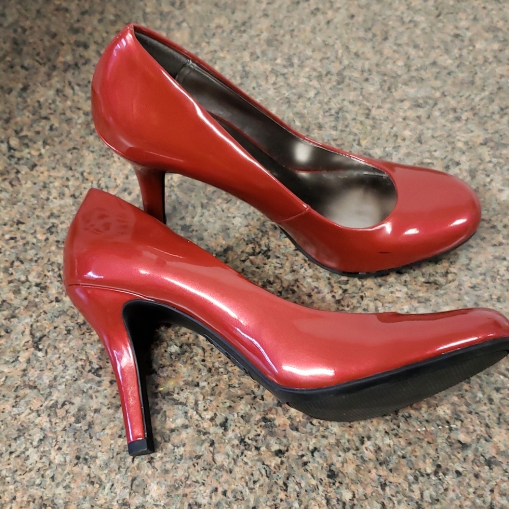 Heels - Picture 2 of 6